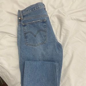 Levi’s ripped wedgie straight